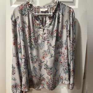 Beautiful women’s light gray floral blouse by Loft! XL.